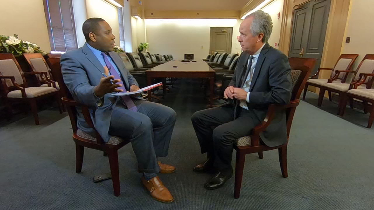 MAYOR GREG FISCHER WITH GIL CORSEY 2-28-19.jpg